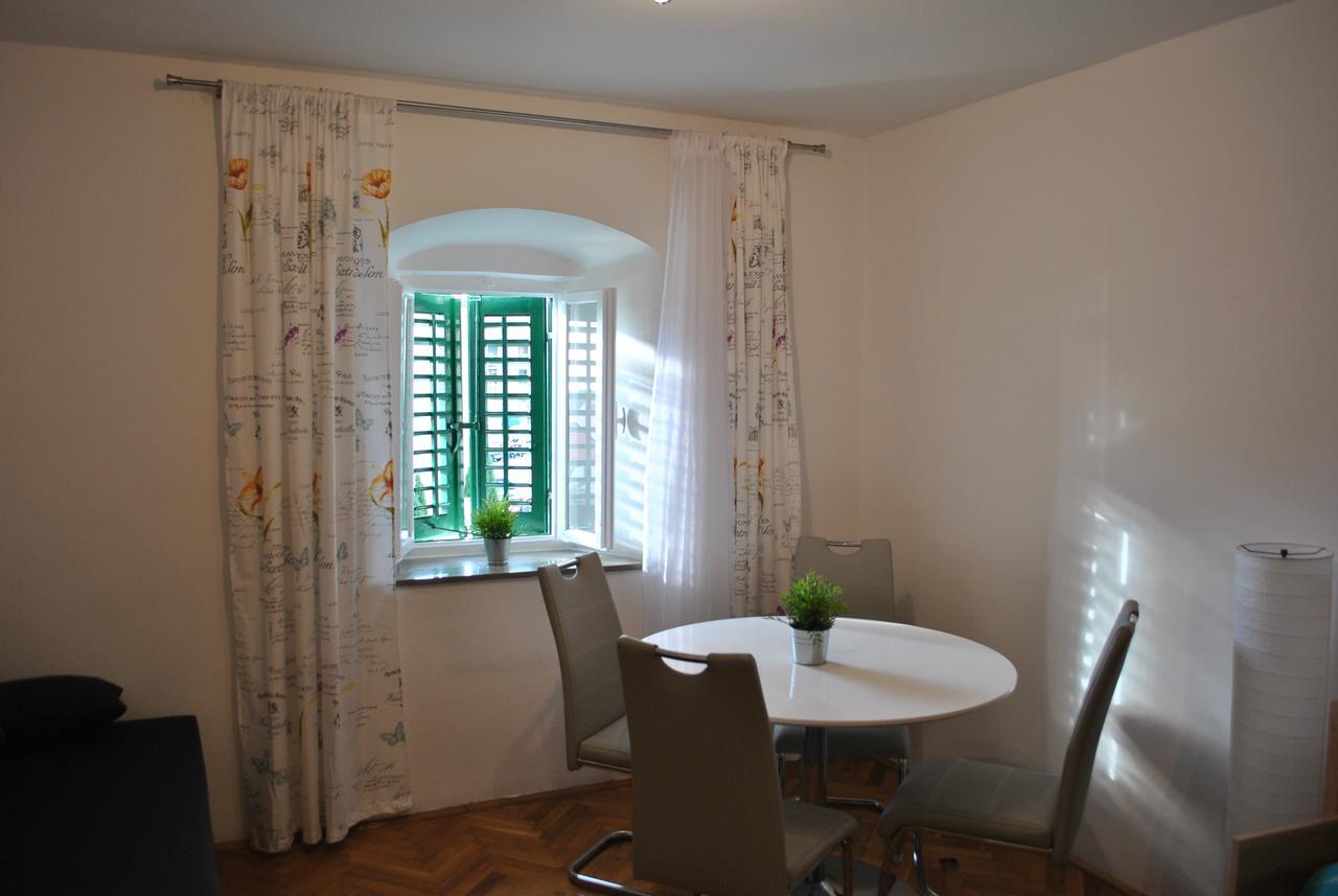 Apartment On The Square Makarska Exterior photo
