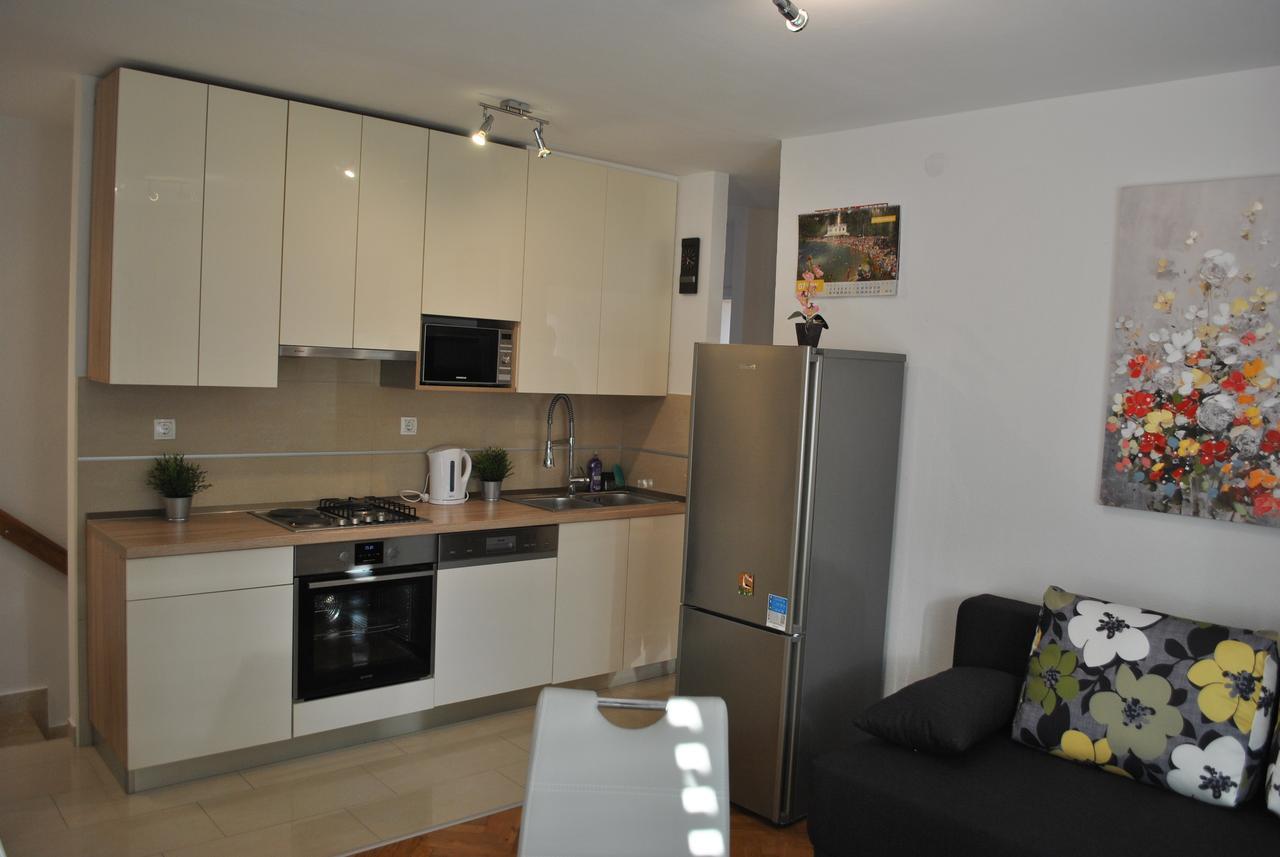 Apartment On The Square Makarska Exterior photo